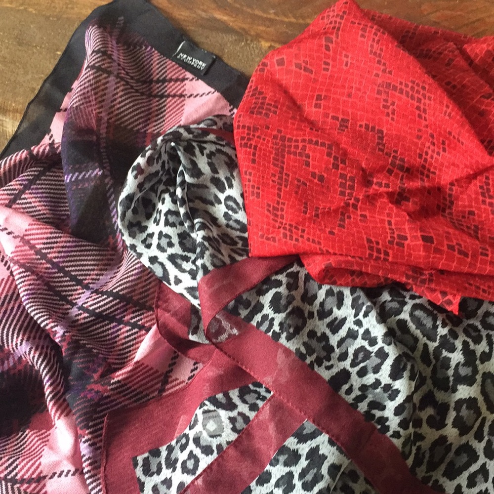 Polyester scarves in excellent condition